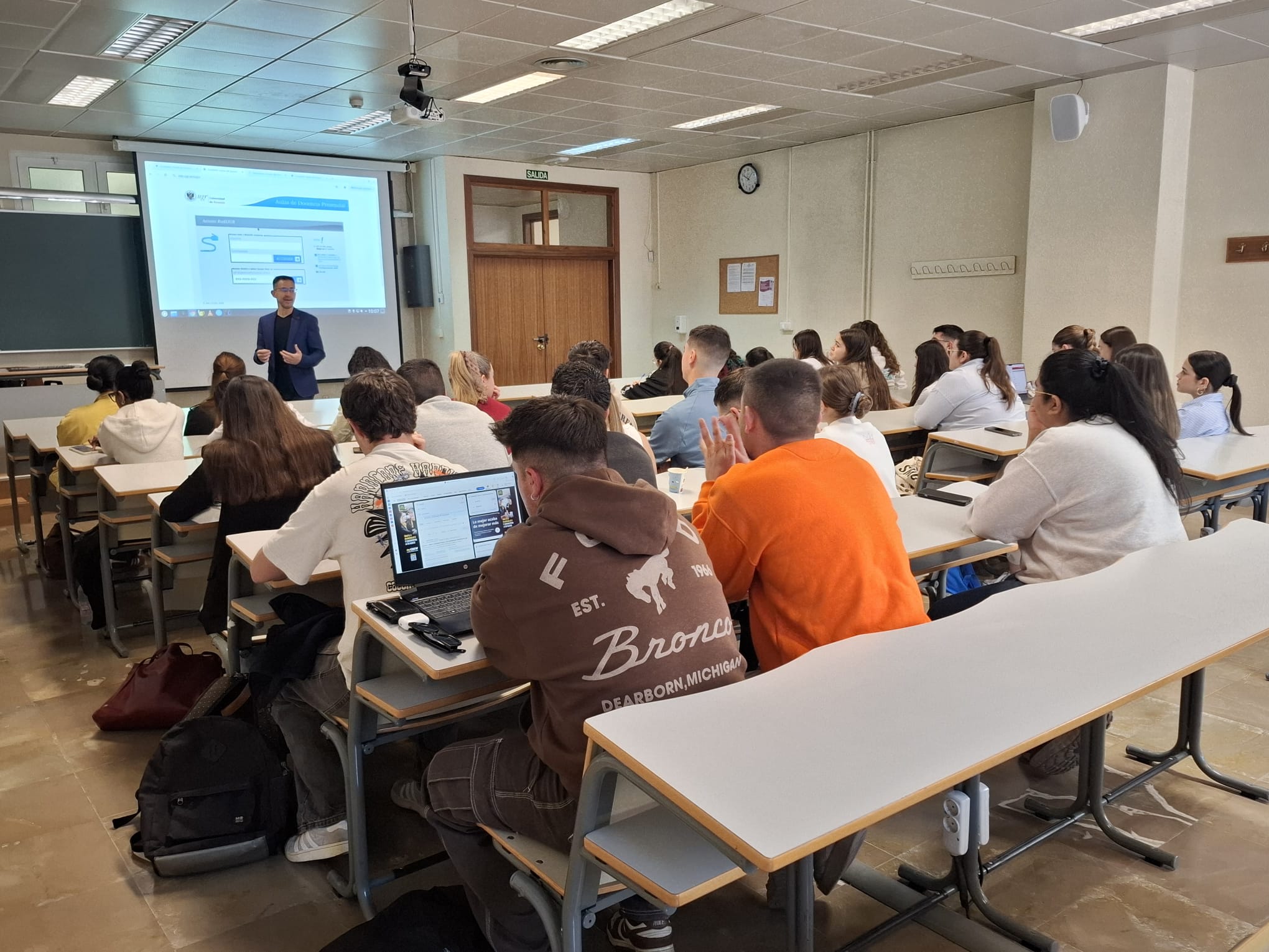 Imagen de portada de La Universidad de Granada impulsa la empleabilidad de sus estudiantes con una serie de talleres y charlas en Óptica y Ciencias