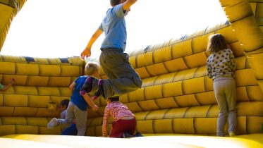 NIÑOS JUGANDO